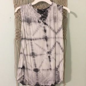 patterned grey and white tank